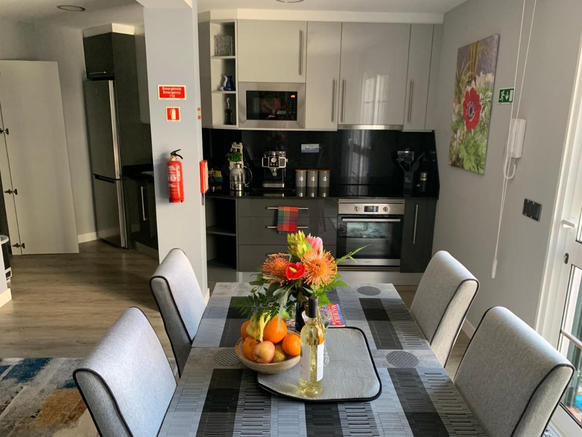 Funchal Apt- Sleeps 2 - Pool & Parking - Madeira
