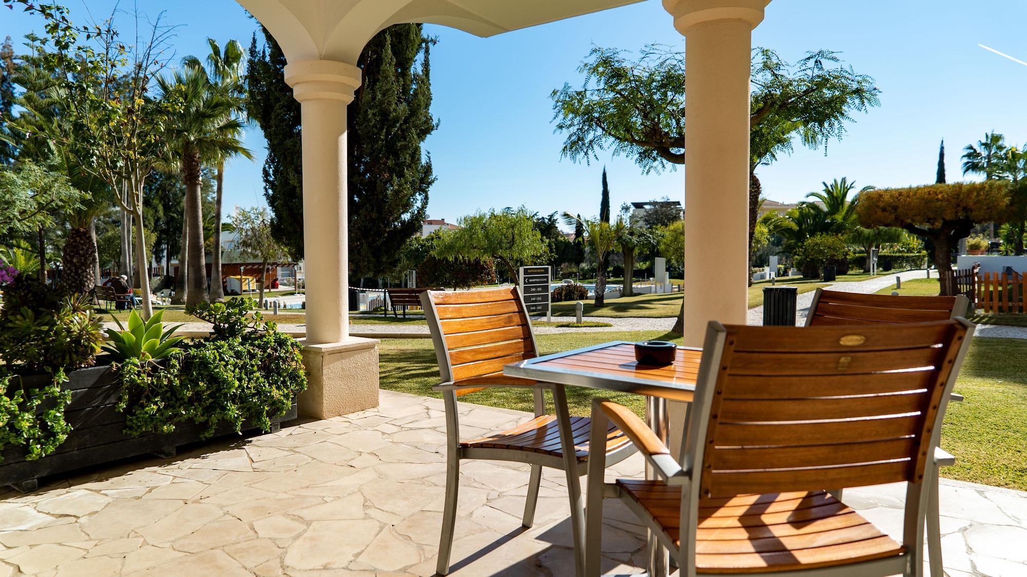 Petra Apartahotel 4*