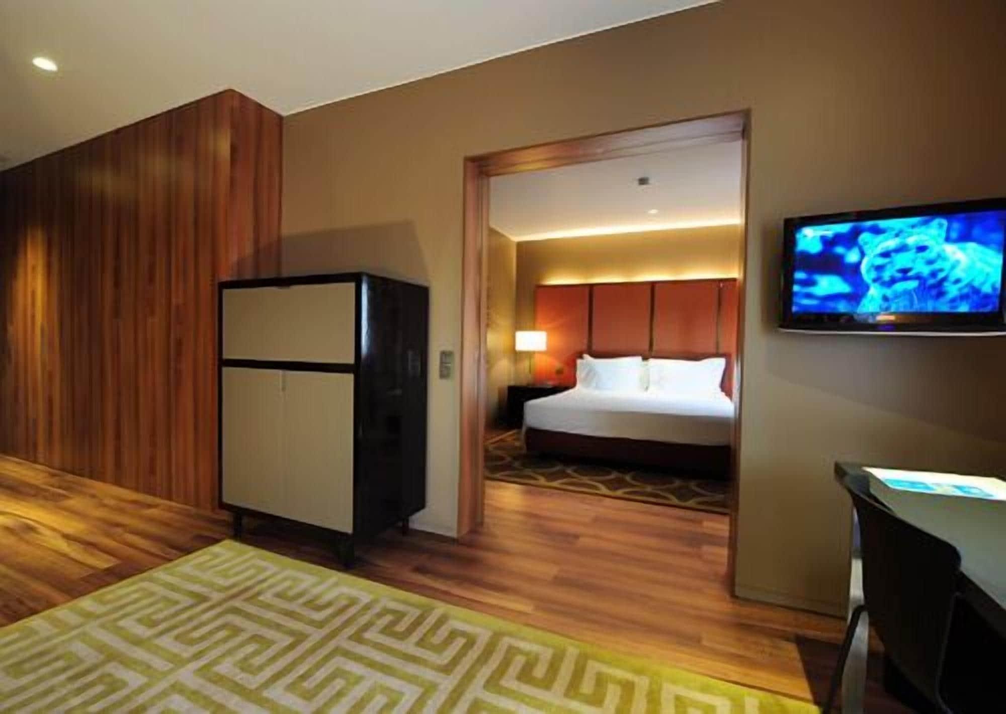 De Business & Hotel