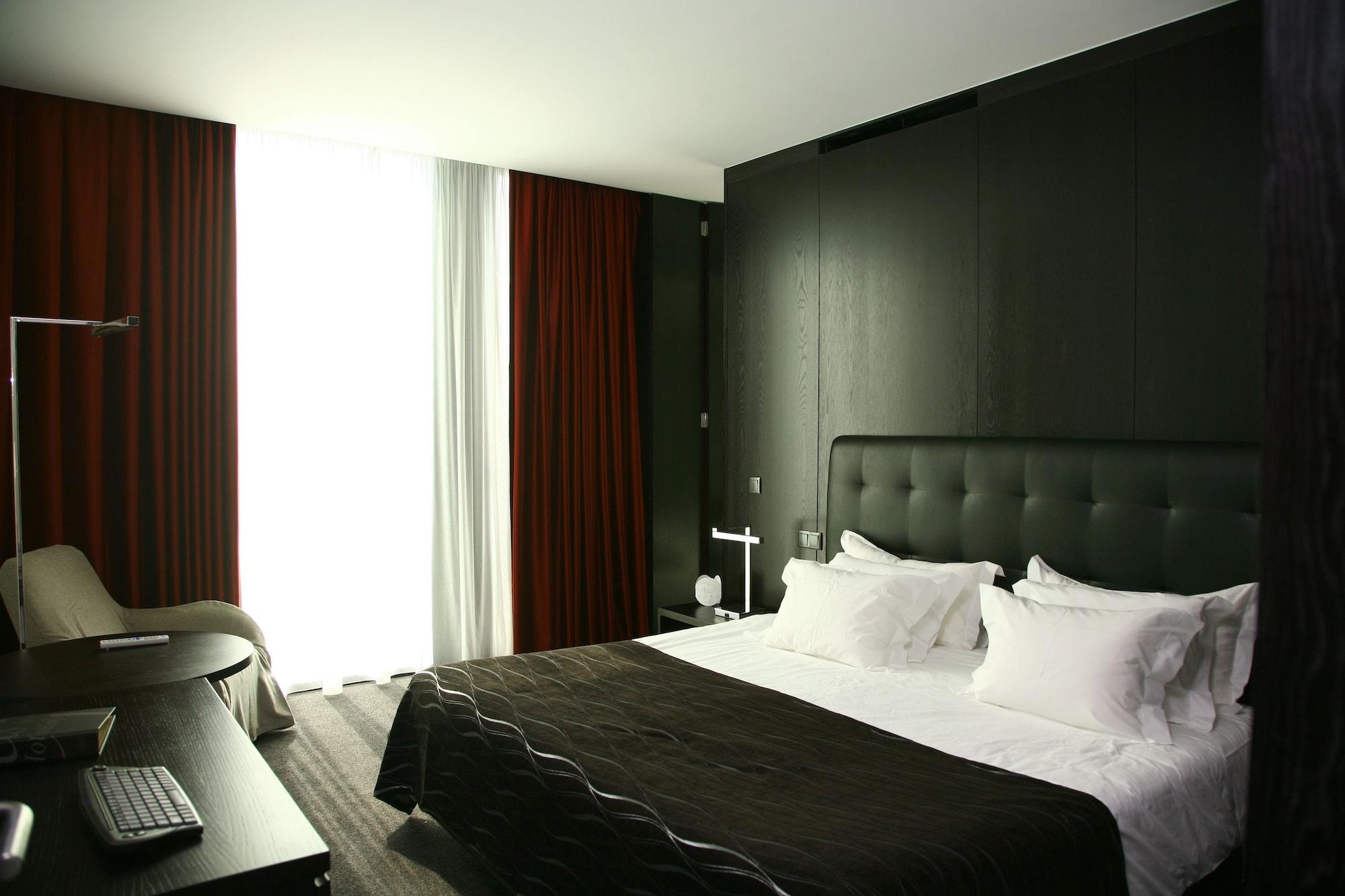 Axis Viana Business &