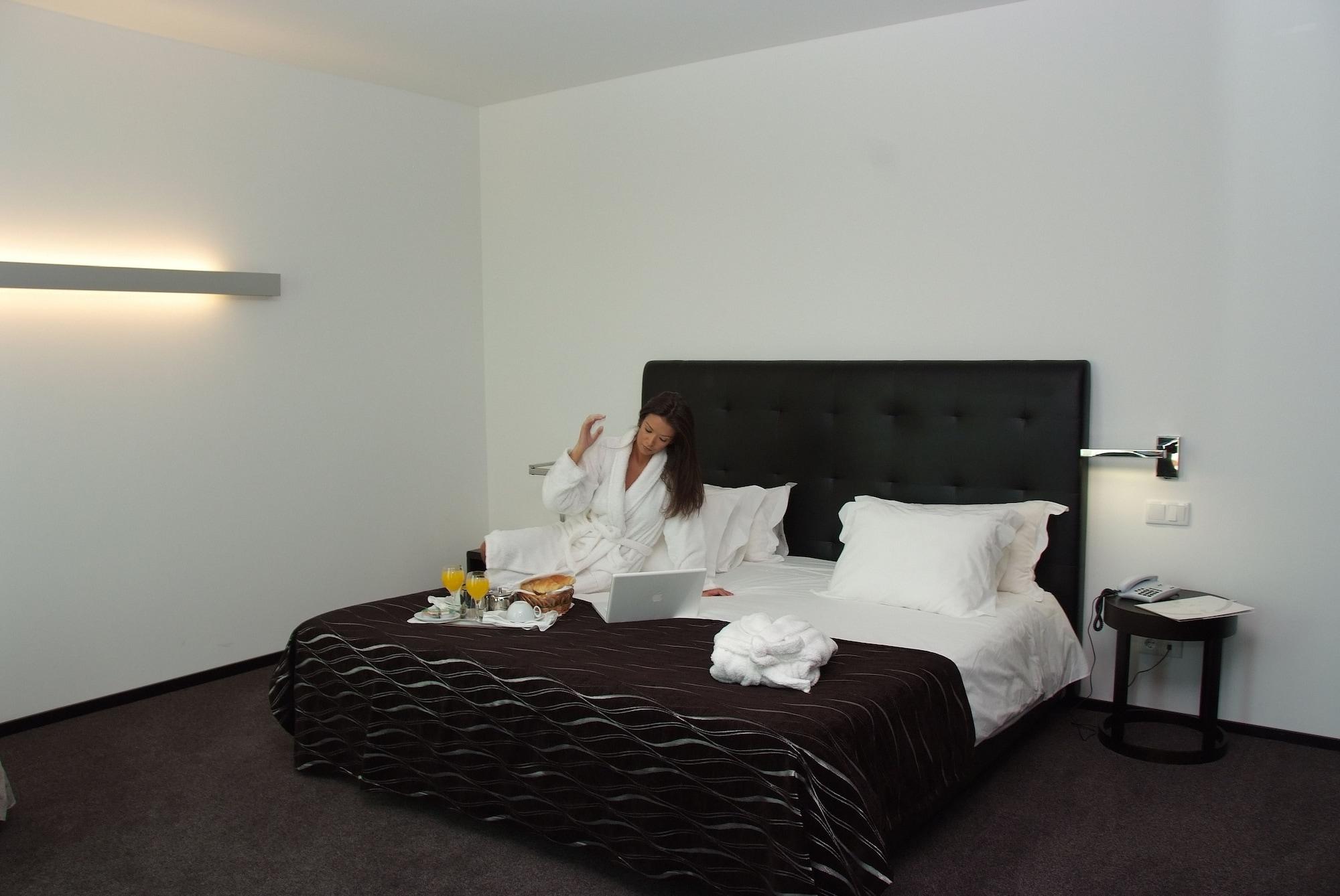 Axis Viana Business &
