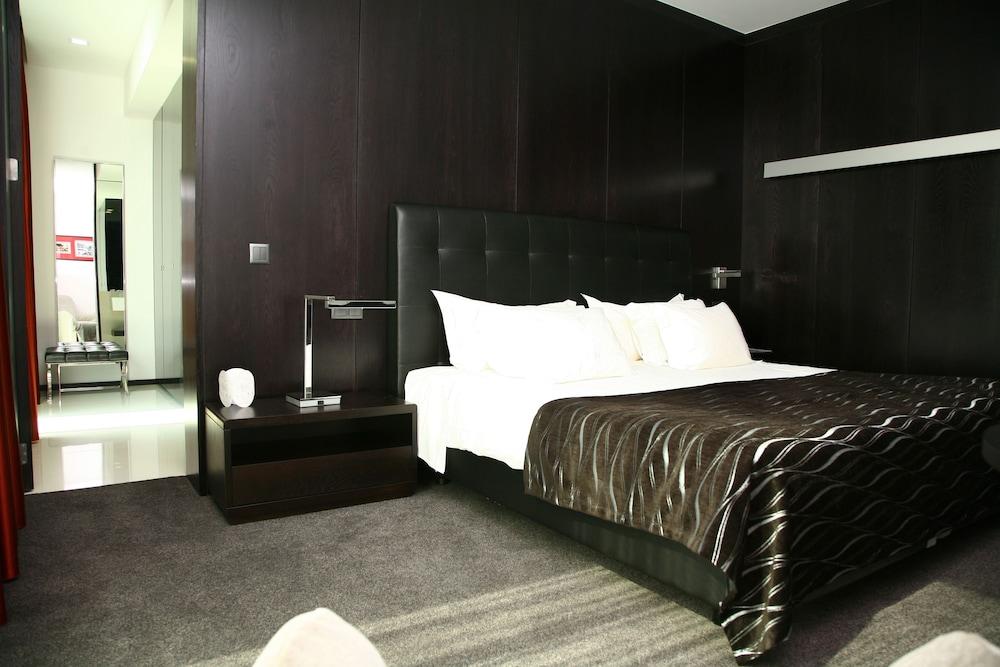 Axis Viana Business & 4*