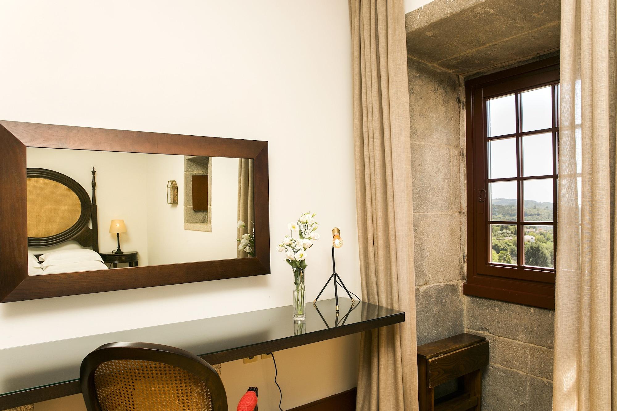 Hotel Mosteiro De 5*