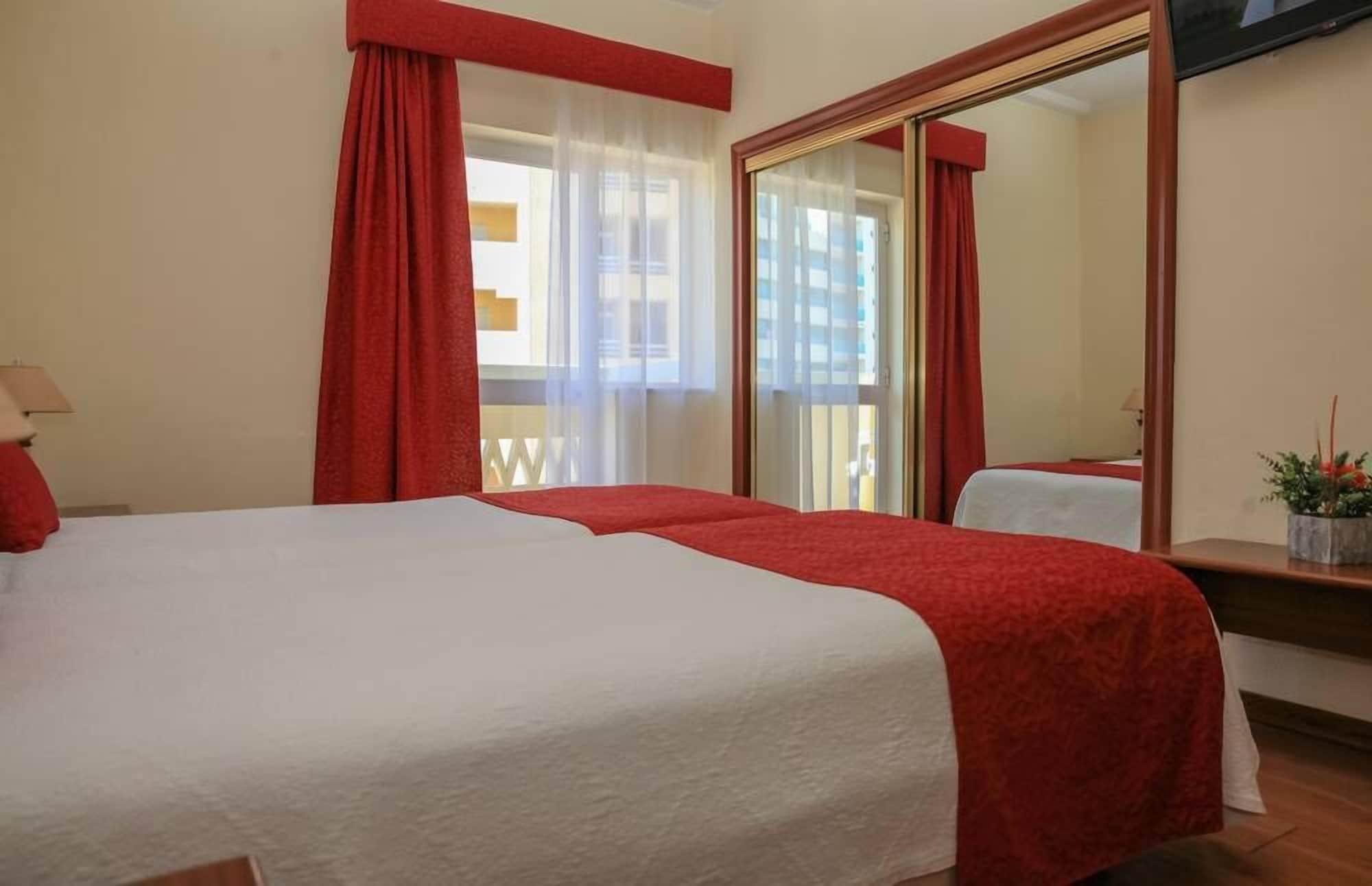 Hotel Baia De 3*