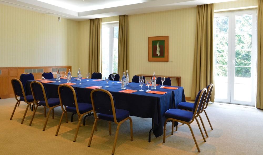 Hotel De 4*