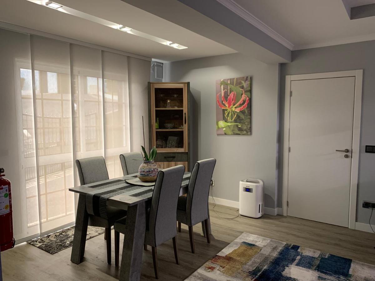 Funchal Apt- Sleeps 2 - Pool & Parking - Madeira Appartement
