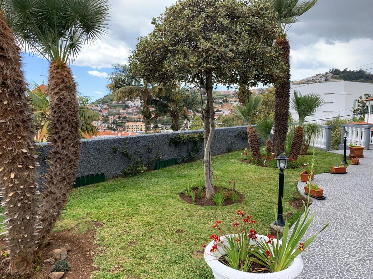 Funchal Apt- Sleeps 2 - Pool & Parking - Madeira Appartement *