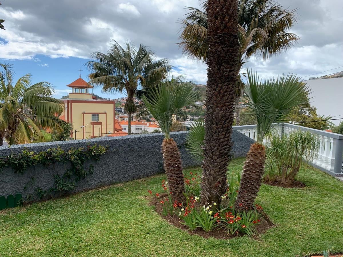 Appartement Funchal Apt- Sleeps 2 - Pool & Parking - Madeira