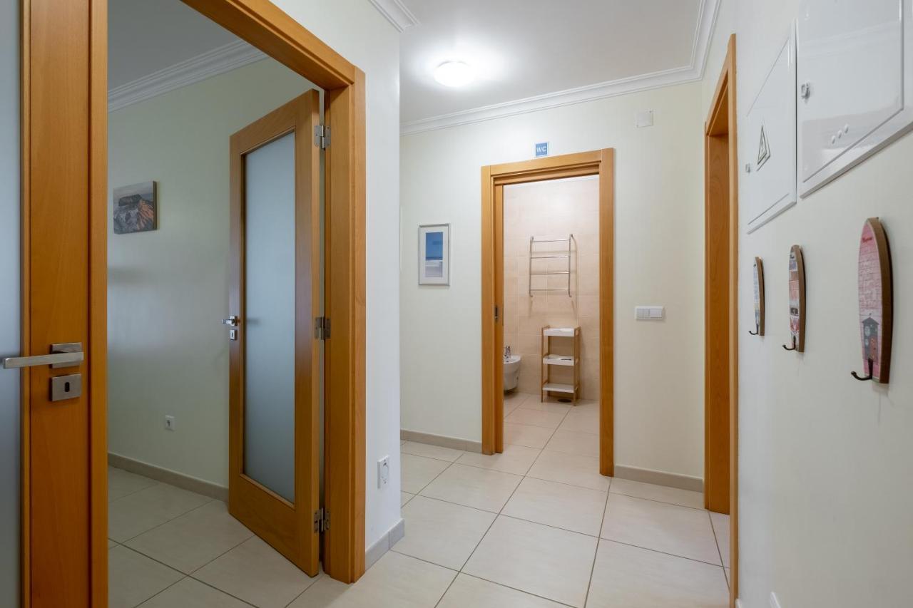Poolside Peniche Apartment