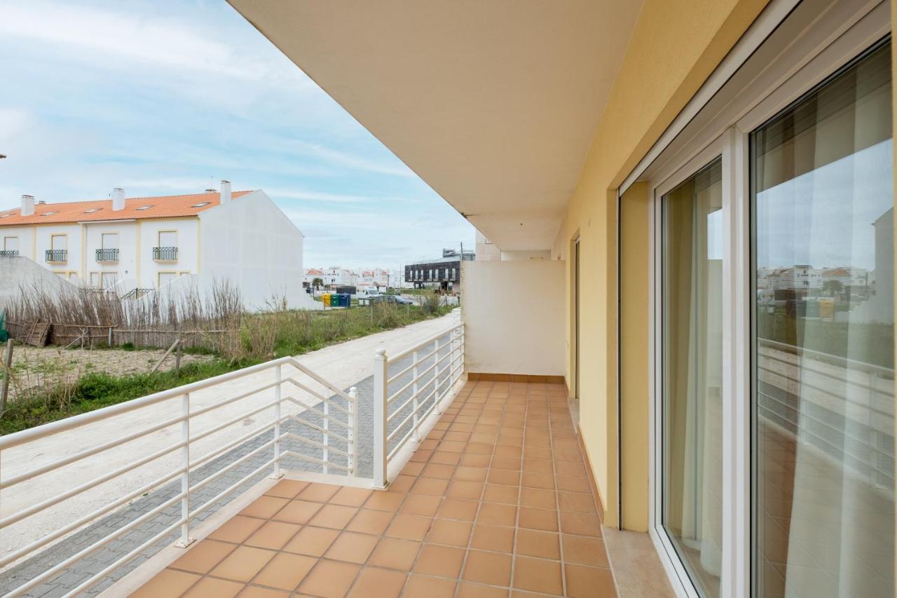Poolside Peniche Baleal