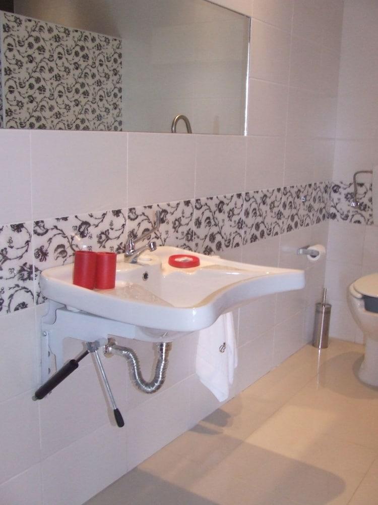 Cantinho Buganvilias At**** Guest house
