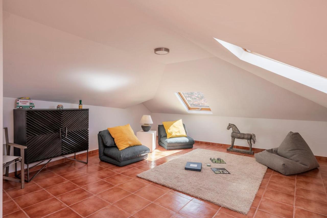 Casa Do Castelo By An Island *