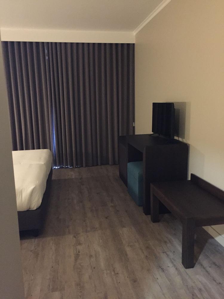 Euro Moniz Hotel