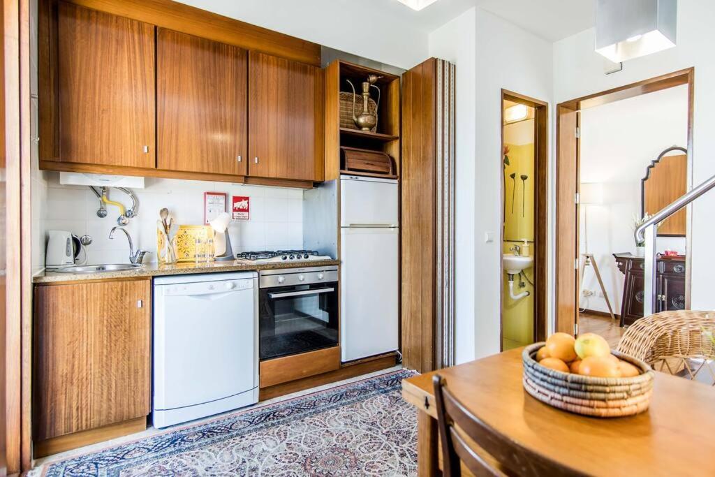 Beachside Paradise! 5 Bdr + 6 Bath Sleeps 12+ppl Villa Aljezur