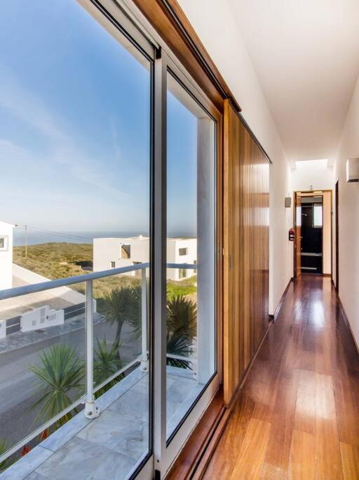 Beachside Paradise! 5 Bdr + 6 Bath Sleeps 12+ppl Villa *