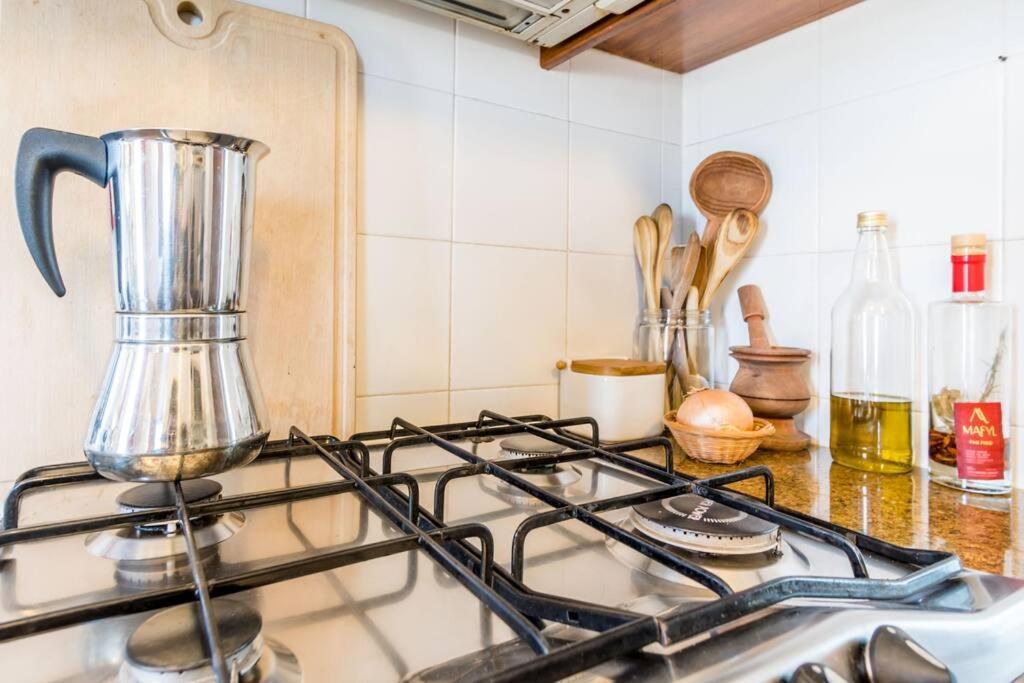 Beachside Paradise! 5 Bdr + 6 Bath Sleeps 12+ppl *