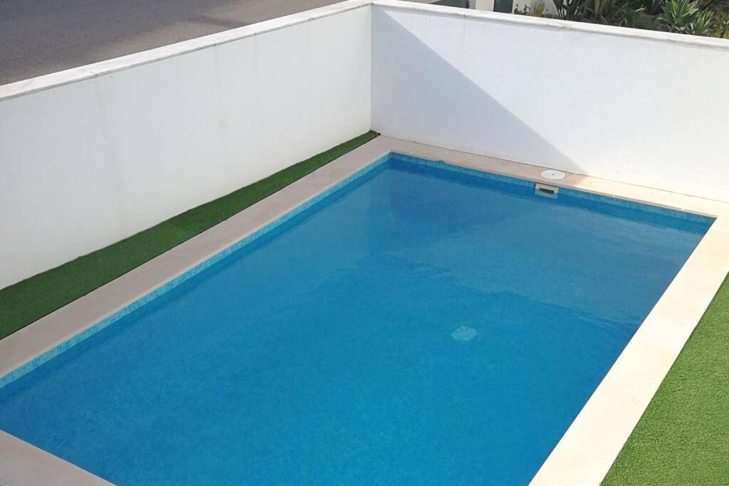 Beachside Paradise! 5 Bdr + 6 Bath Sleeps 12+ppl Villa *