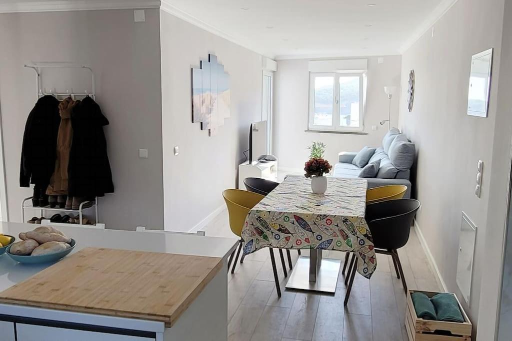 *sea View* New 3 Bedroom With Free Parking Sesimbra