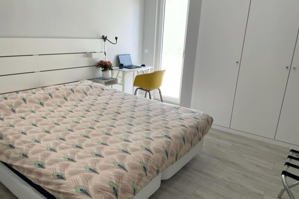 *sea View* New 3 Bedroom With Free Parking Apartment *