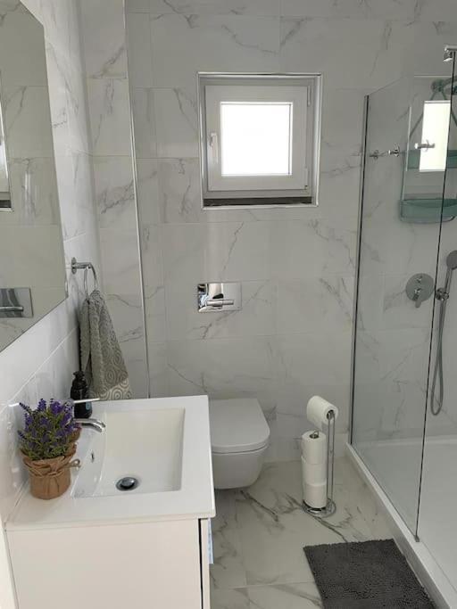 *sea View* New 3 Bedroom With Free Parking * Sesimbra