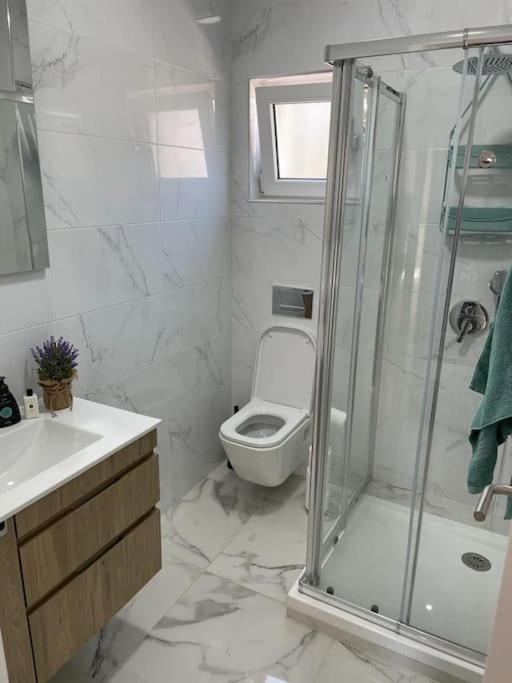 Apartment *sea View* New 3 Bedroom With Free Parking *