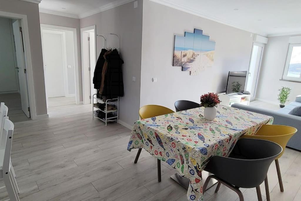 *sea View* New 3 Bedroom With Free Parking Sesimbra