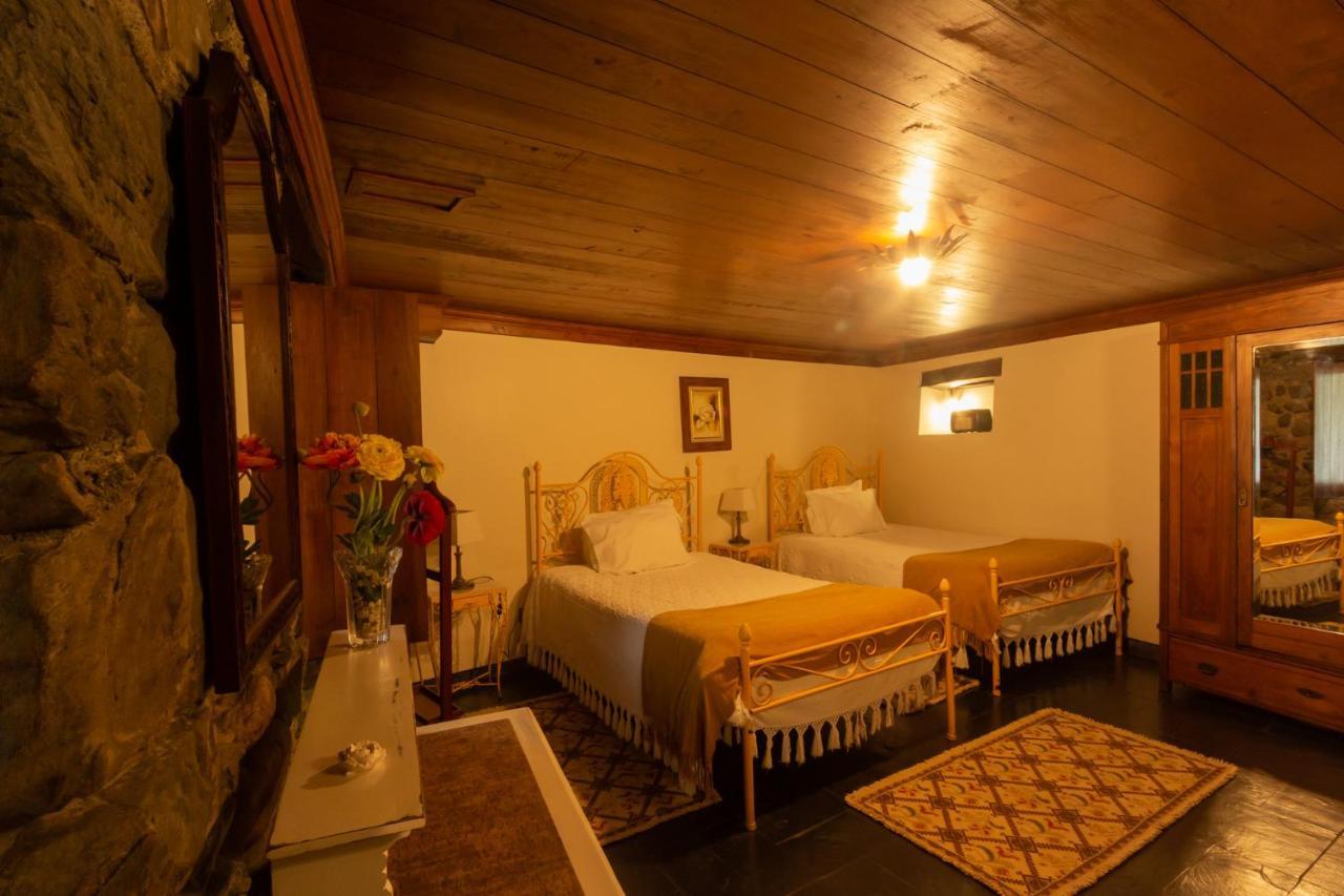 Quintal De Alem Do Ribeiro-turismo Rural Guest house Lousa (Central Portugal)