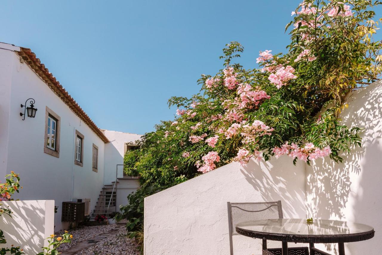 Casa Antonio Moreira *