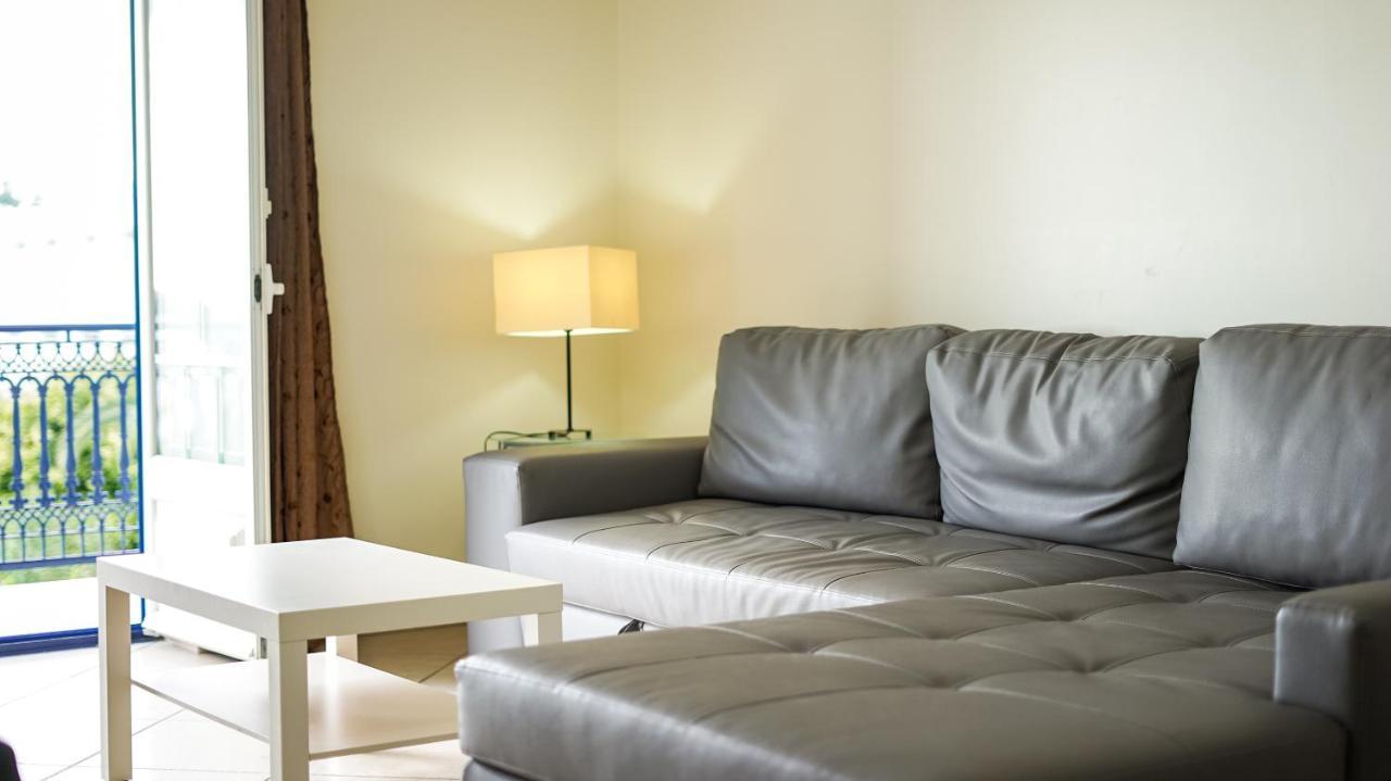 Oura Sunrise Ii - Sea View & Oura & Location Apartamento