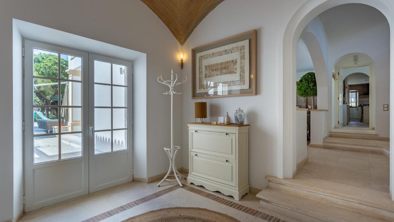Villa Portuguese Mansion Close To Marina, Golf And Beach.