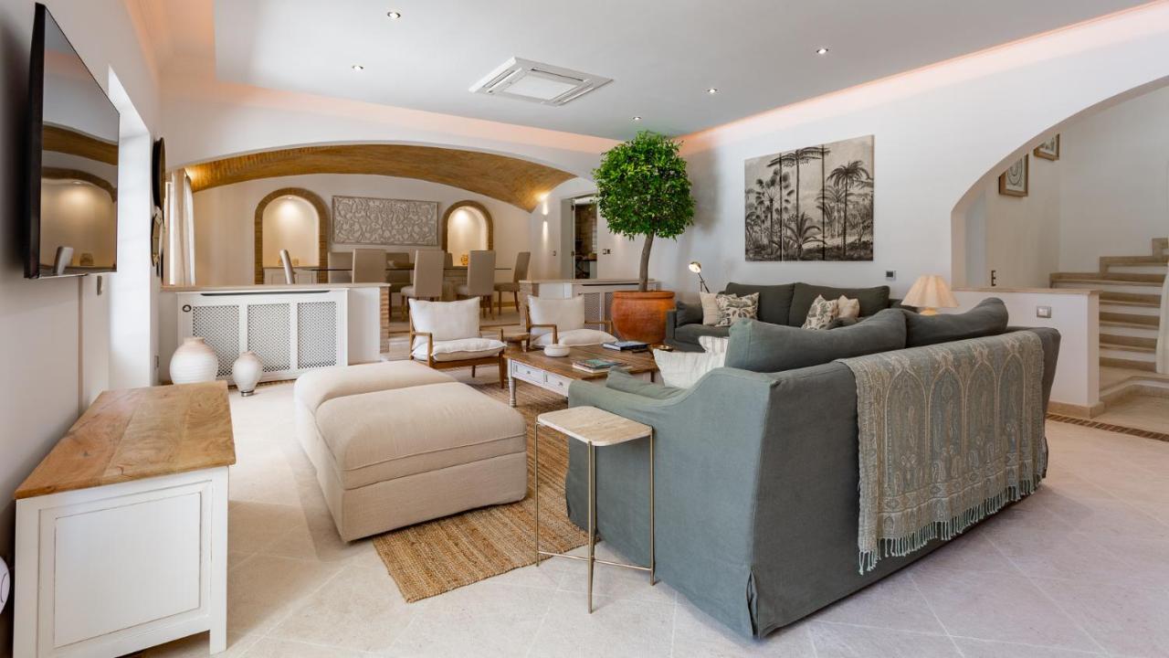 Portuguese Mansion Close To Marina, Golf And Beach. Villa Vilamoura