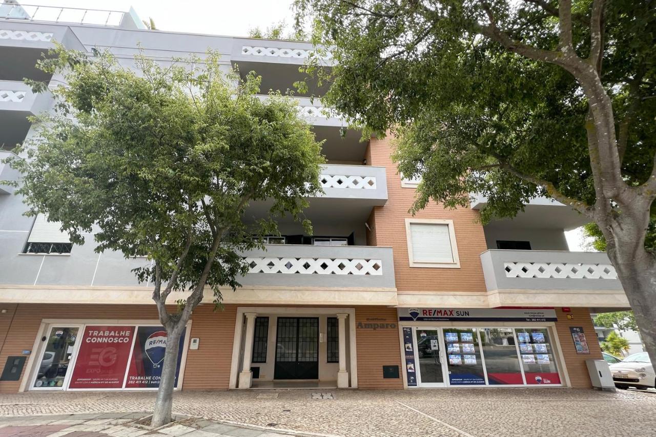 By The With Parking And Wifi By Amcf Apartment