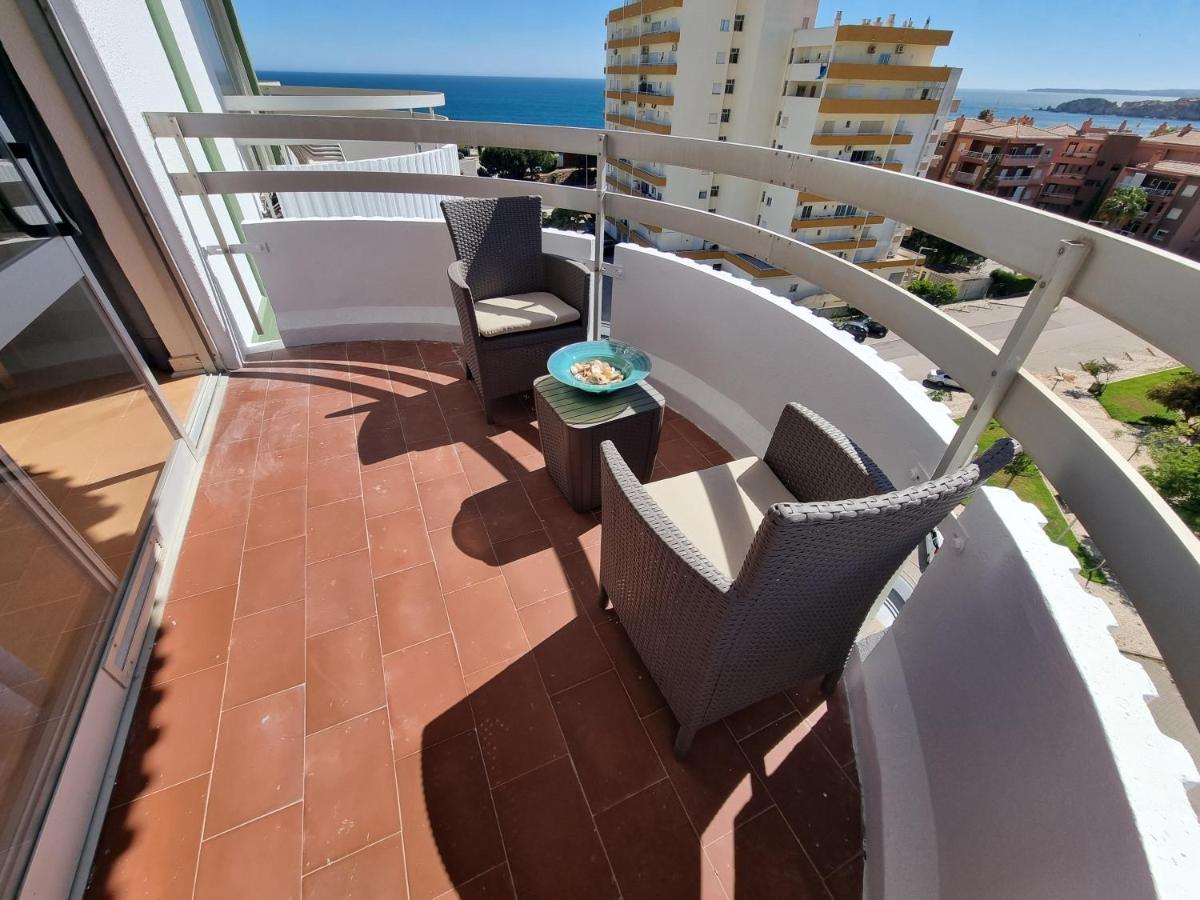 Junto A Com Piscina. * Portimao