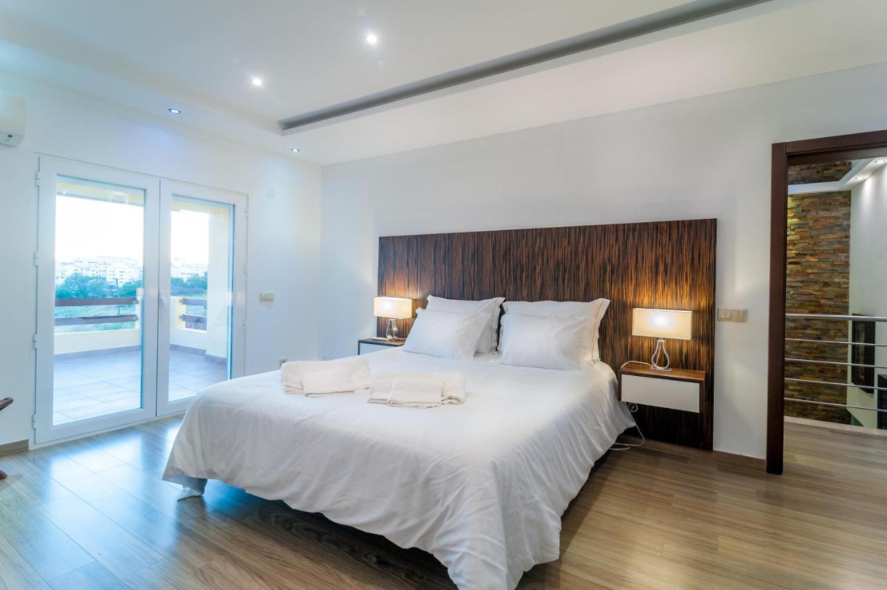 Aqua-jacuzzi-heatable Pool-sauna-gym-snooker Villa