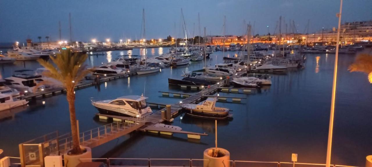 Marina De Сasa de vacaciones