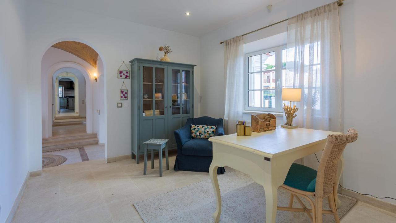 Villa Portuguese Mansion Close To Marina, Golf And Beach.