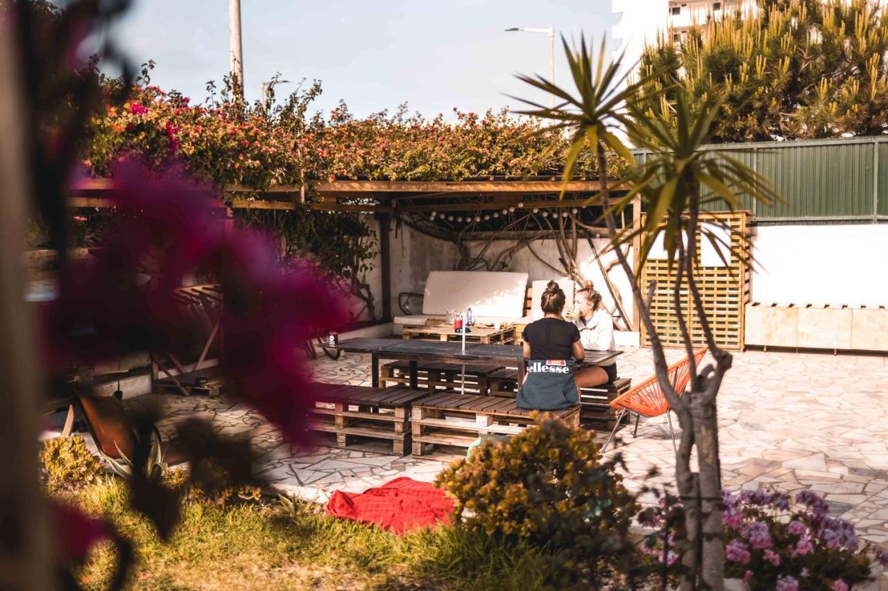 Sandycamps Surf House Guest house *