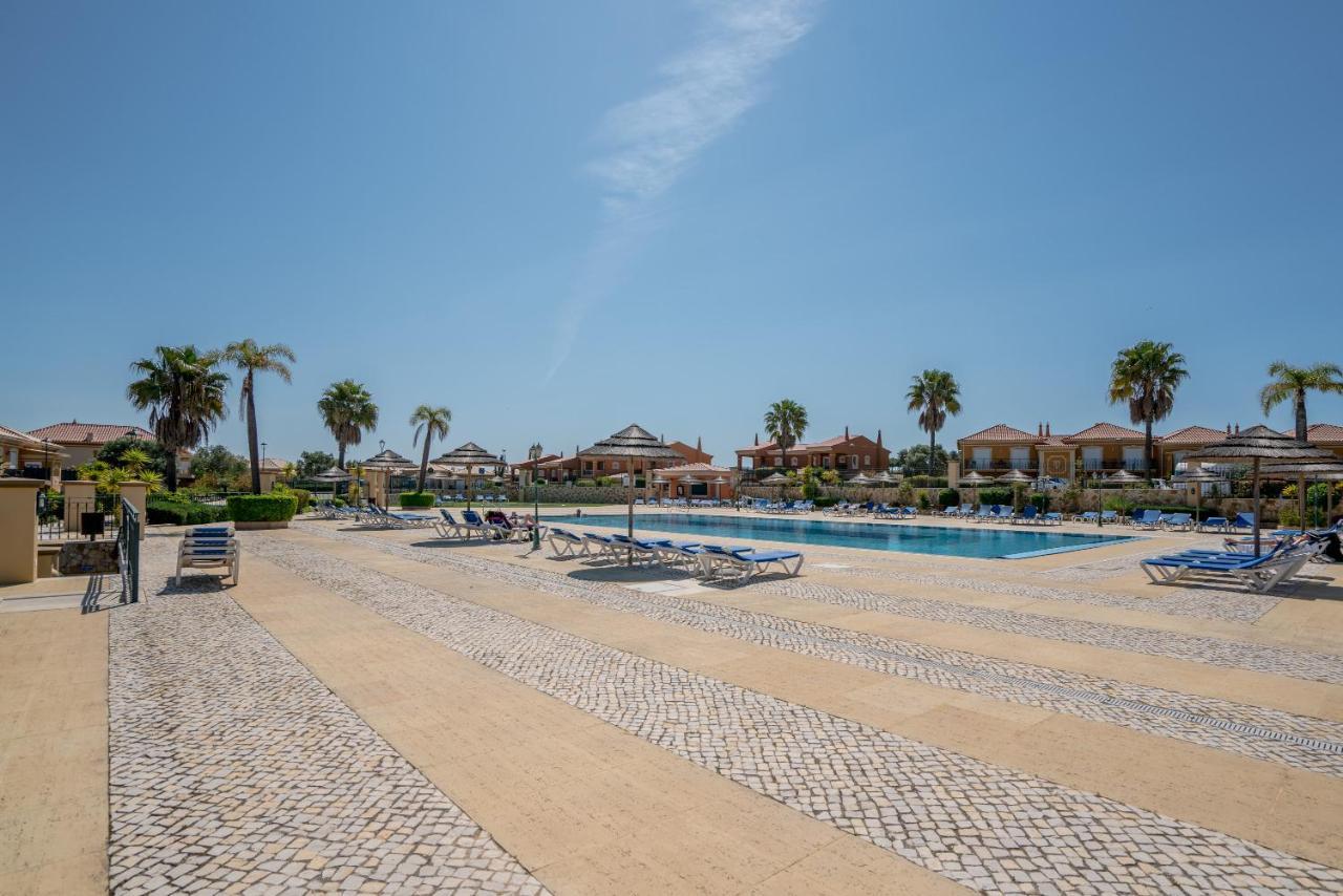 Beautiful On Boavista Golf - Daily Service & Access Villa