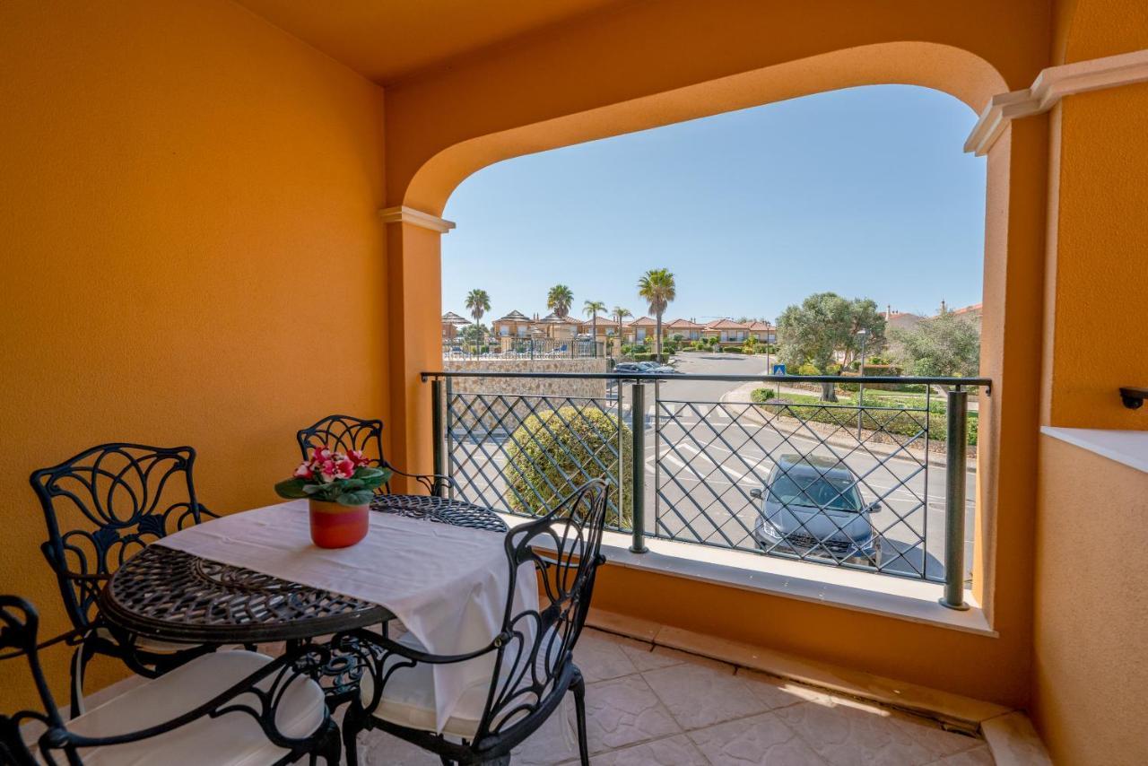 Villa Beautiful On Boavista Golf - Daily Service & Access Lagos