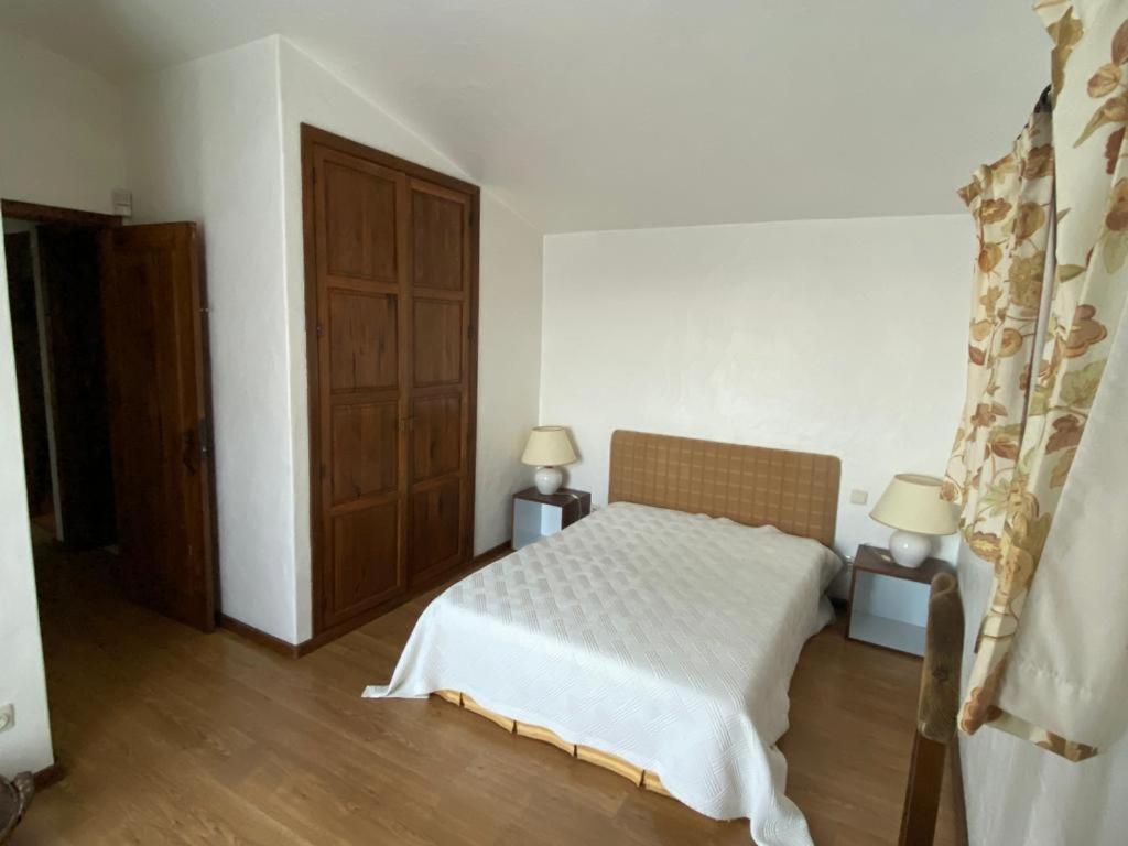 Lovely 6-bed In - Cova Holiday home