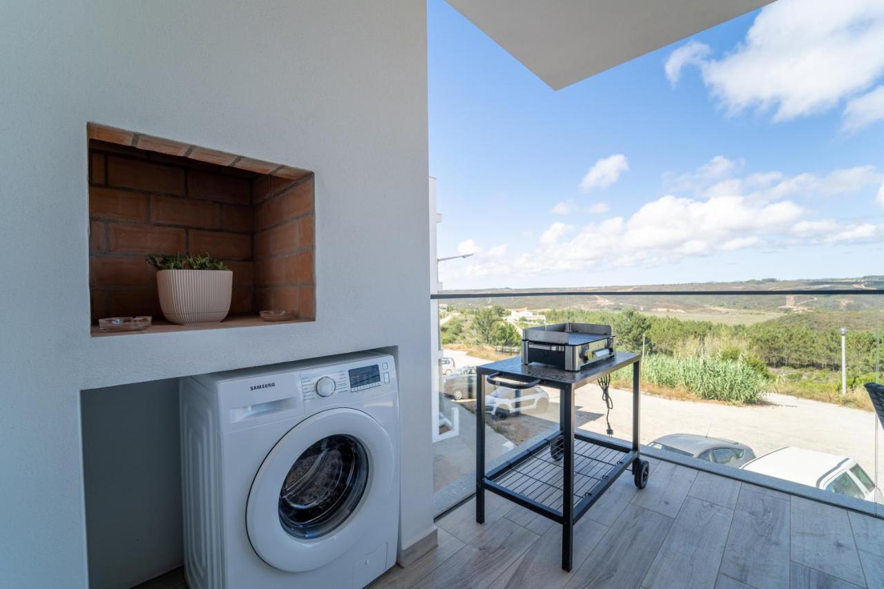 A Tarambola - Walking Distance To Monte Clerigo And Amoreira Beaches *