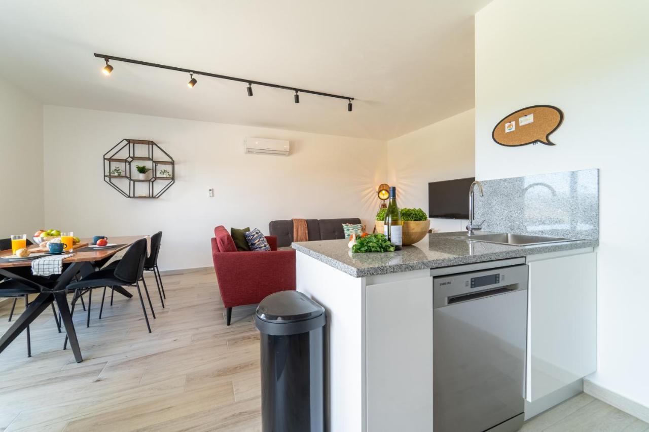 A Tarambola - Walking Distance To Monte Clerigo And Amoreira Beaches Appartement *