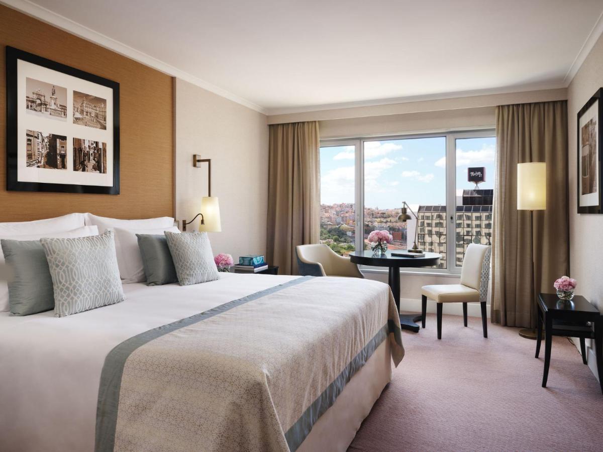Corinthia Hotel