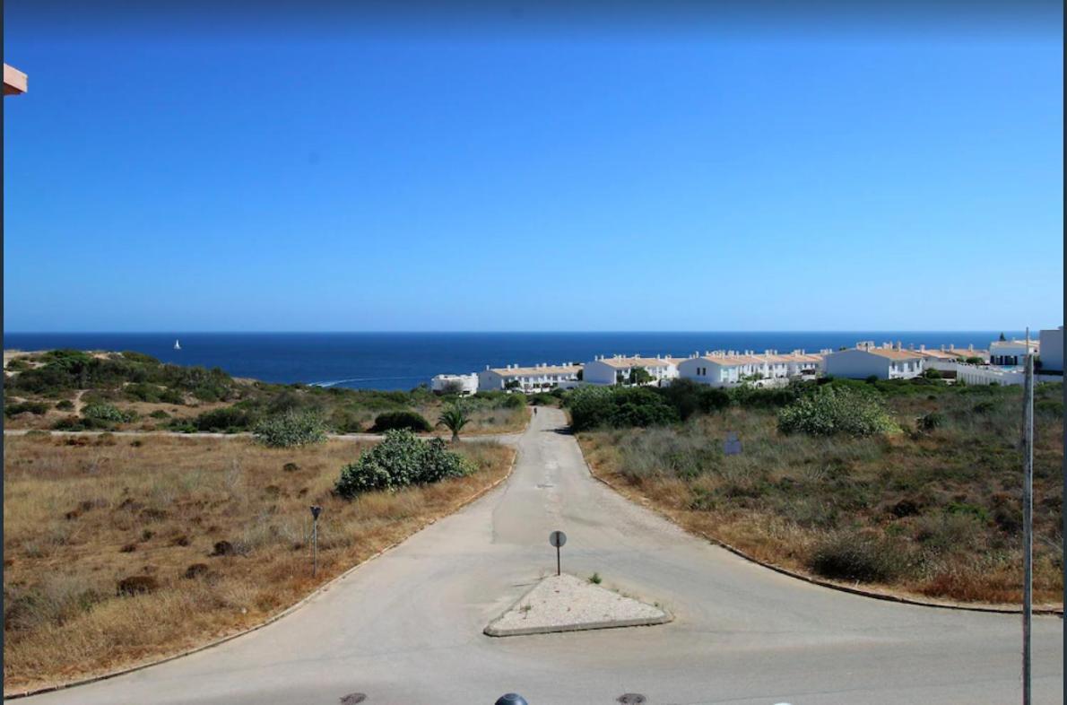 Top-floor 2 Bedroom With Sea View And Pool