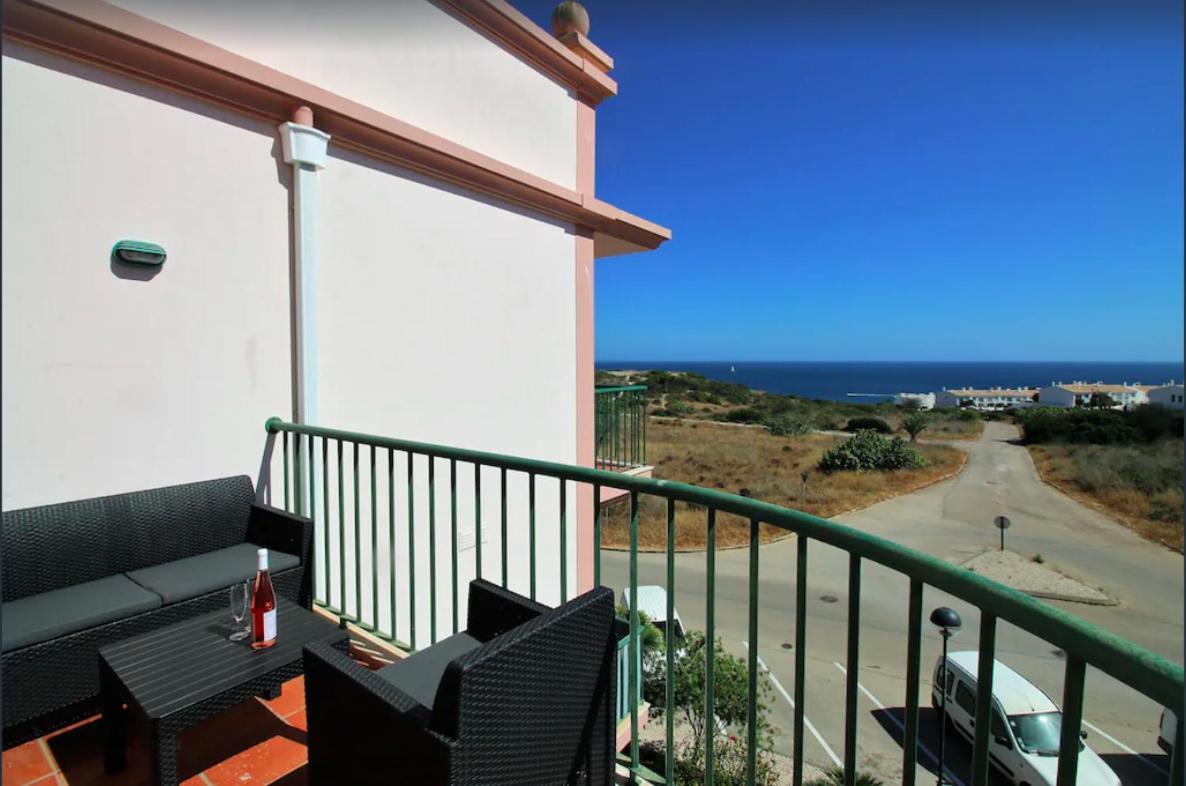 Top-floor 2 Bedroom With Sea View And Pool