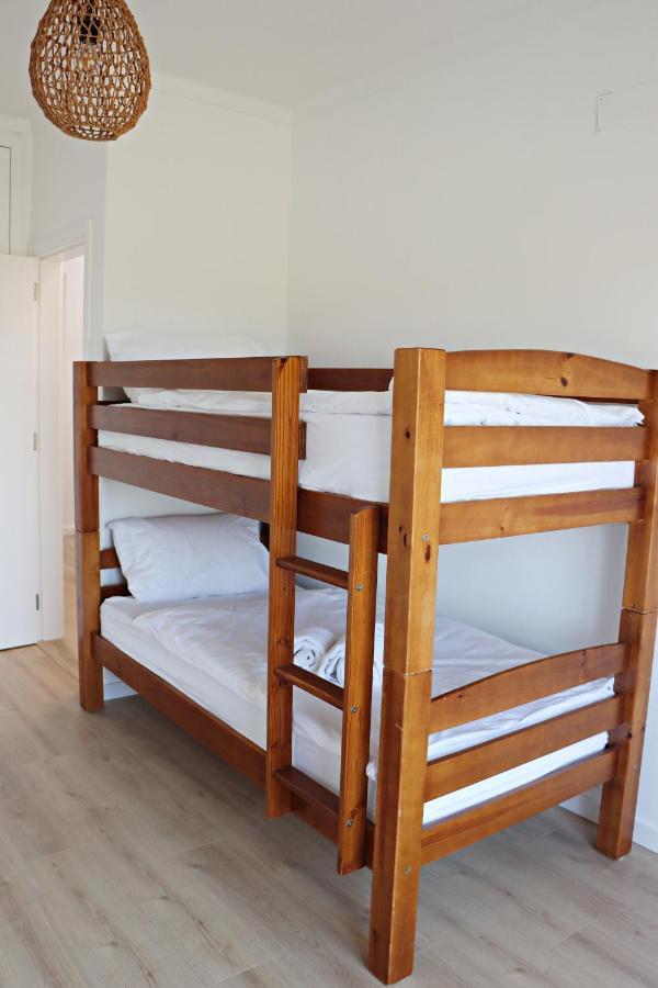 Villa Vivenda Geminada Com Piscina A 10 Minutos A Pe Da Portimao