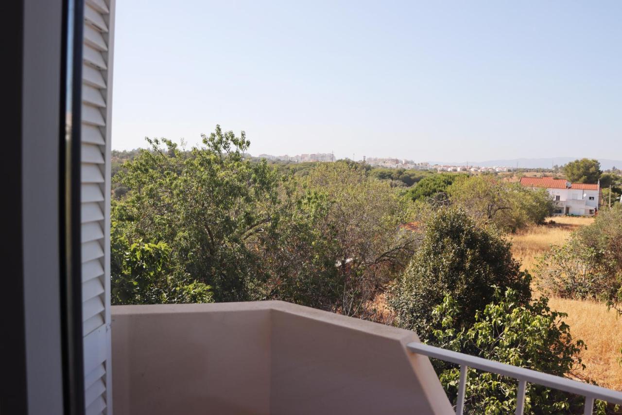 Vivenda Geminada Com Piscina A 10 Minutos A Pe Da Villa Portimao