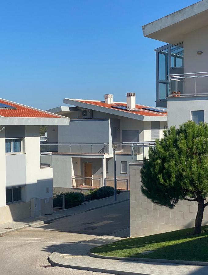 Villa With Views Over The Atlantic Ocean And Swimming Pool Famalicao