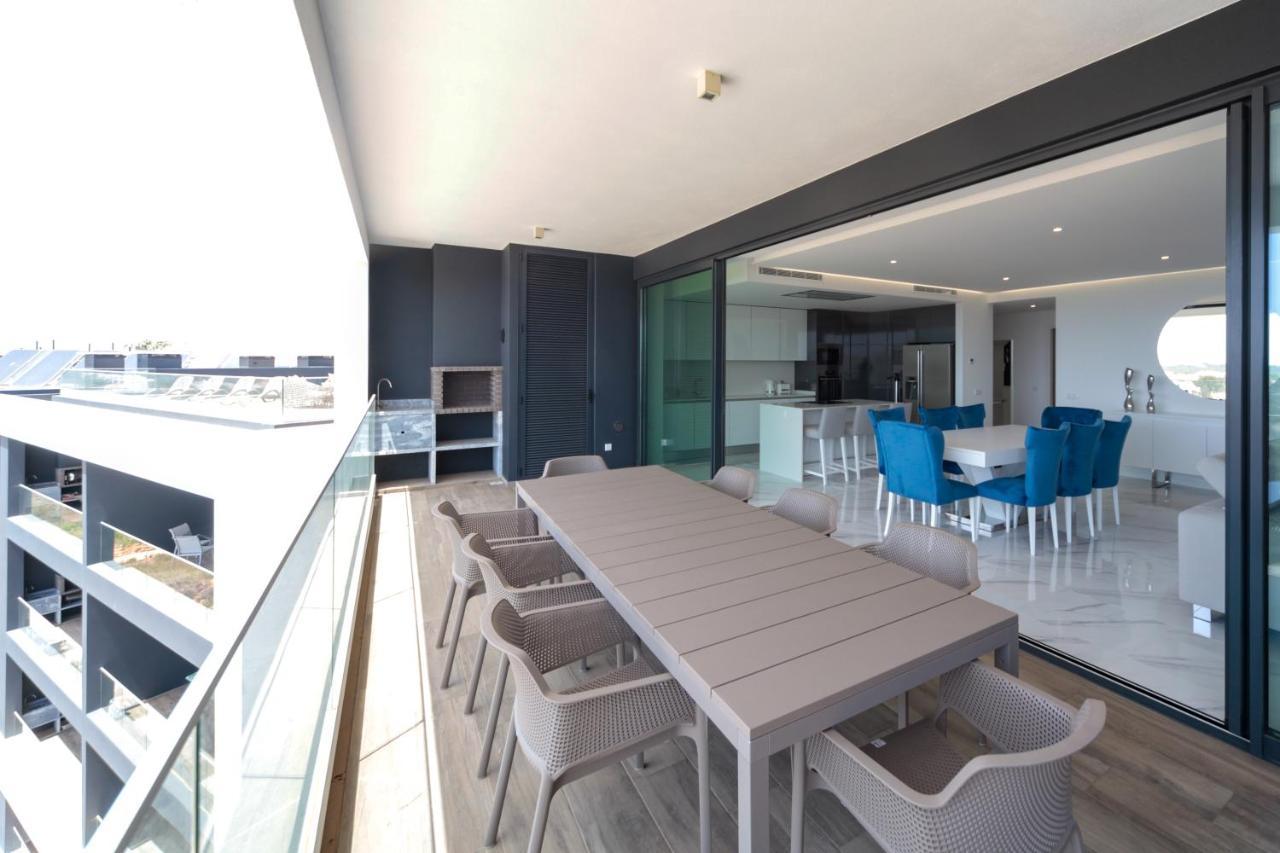 Luxury With Stunning Sea Views Apartment