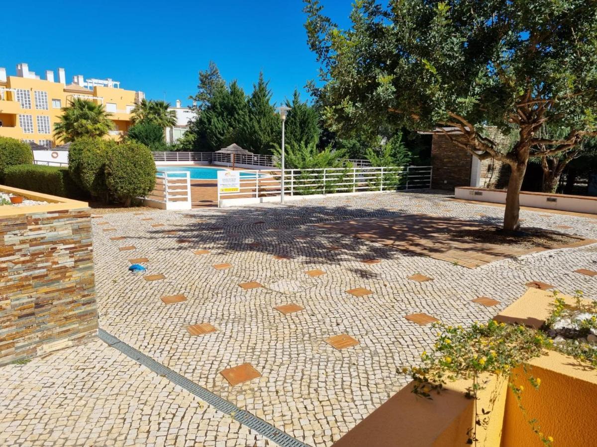 Marinho - 2 Bedroom 2 Bathroom Ground Floor With Communal Pool And Gardens Apartment Conceicao (Faro)